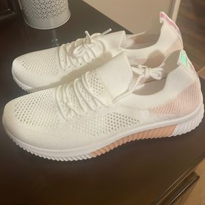 Knit detail lace-up front running shoes